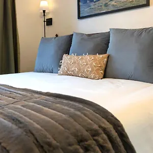  Holiday home Historic Revival King Bed Midtown 68 Yes Pets Fast Wifi Free Parking